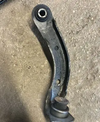 Renault Clio III Other front suspension part 8200127321R 8200127321