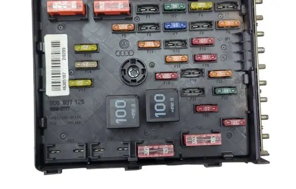 Volkswagen PASSAT B6 Fuse module 3C0937125 63592777 46305107