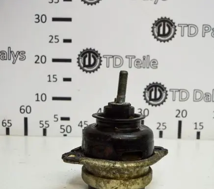 Volkswagen Touareg I Engine mount bracket 7L6199131A