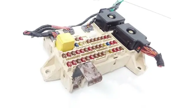 Jaguar S-Type Fuse module 0121991 BY1086