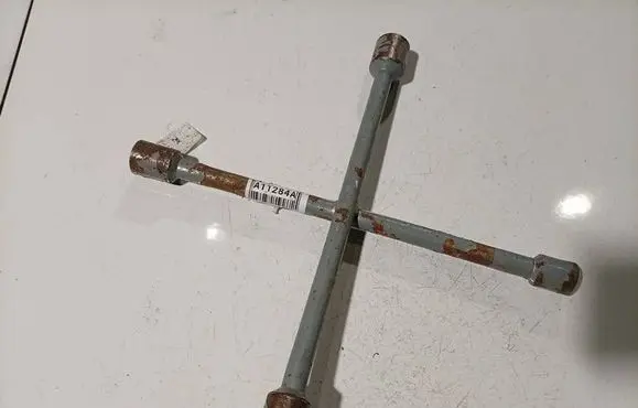 Subaru Legacy Wheel nut wrench