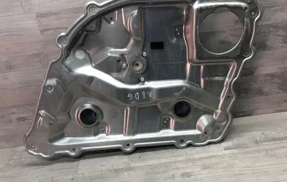 Rear window lifting mechanism without motor