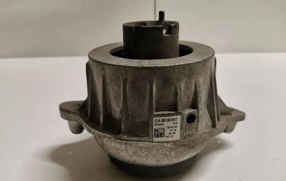 Mercedes-Benz C W205 Engine mount bracket A2052406617