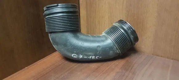 Audi Q7 4M Engine coolant pipe/hose 059129616B