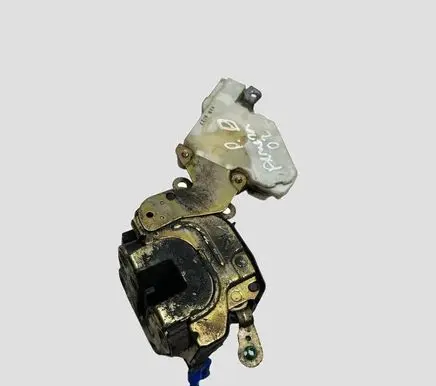Nissan Almera Tino Front door lock 8055260U66