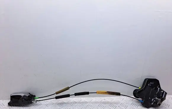 Toyota Avensis T250 Rear door lock 6906002102 6973005010 6920605040B0