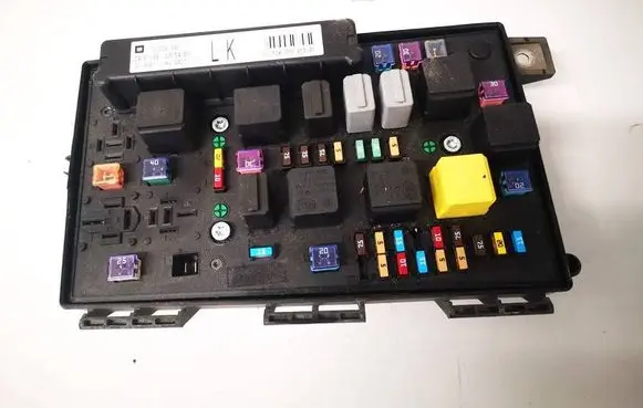 Opel Astra H Fuse box set 13268301 5DK00946440