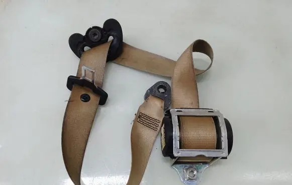 BMW 5 E60 E61 Front seatbelt 601629600
