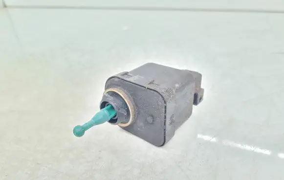 Volkswagen Transporter - Caravelle T4 Headlight level adjustment motor 