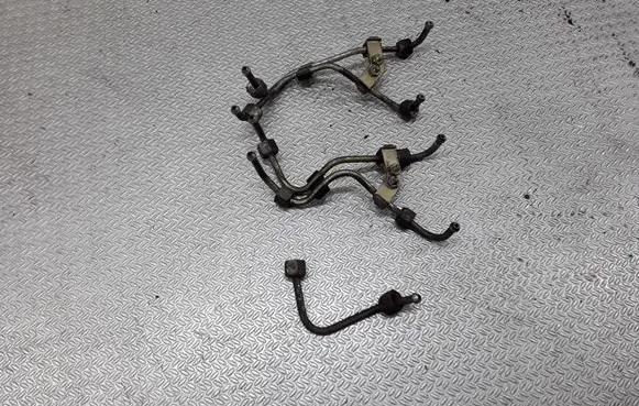 Fuel injector supply line/pipe