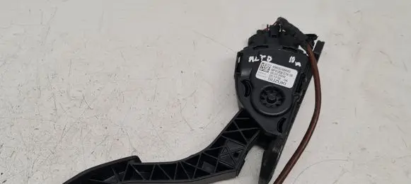 Suzuki Alto Accelerator throttle pedal 4940068K40 6PV00907408