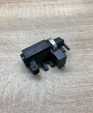 BMW 5 E39 Turbo solenoid valve 2247906 72279600