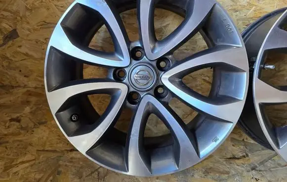 Nissan Juke I F15 R17 alloy rim