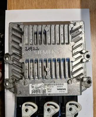 Volvo V50 Engine control unit/module 5WS40562A 31211071AA SID803AM