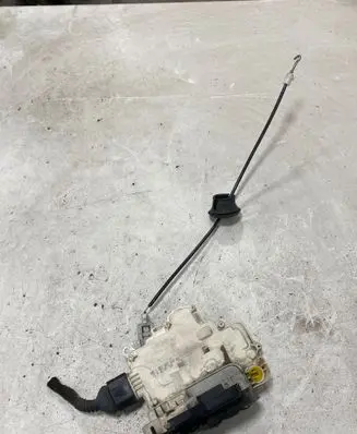 Audi A4 S4 B7 8E 8H Front door lock 8E1837015AA