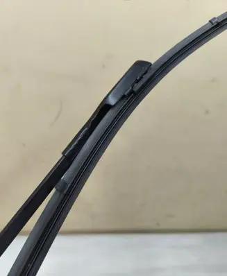 Front wiper blade arm