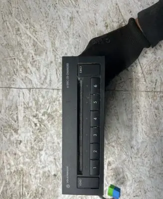 Volkswagen PASSAT B5.5 Navigation unit CD/DVD player 3B7035110 VWZ3Z8C4687509 VWZ3Z8C468509