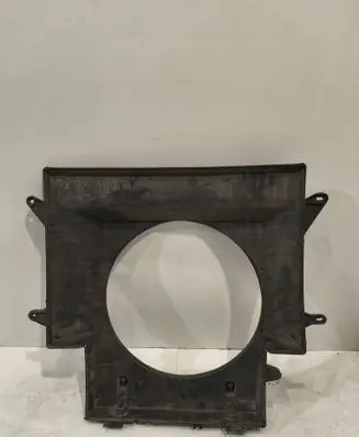 Radiator cooling fan shroud