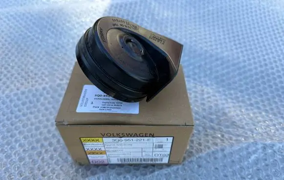 Skoda Octavia Mk4 Horn signal 3Q0951221E 090425 V033213