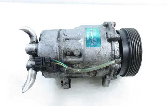 Volkswagen Golf IV Air conditioning (A/C) compressor (pump) 1J0820803A