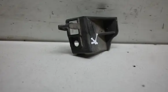 Front bumper mounting bracket