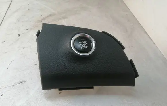 Hyundai i30 Engine start stop button switch 84735A6100