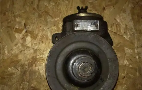 Mercedes-Benz W123 Power steering pump 1164601780