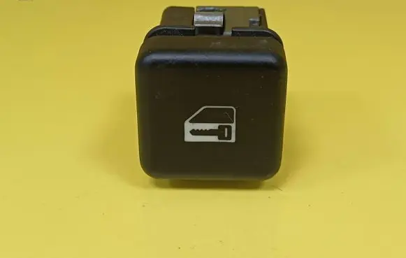 BMW 5 E39 Central locking switch button 8360828