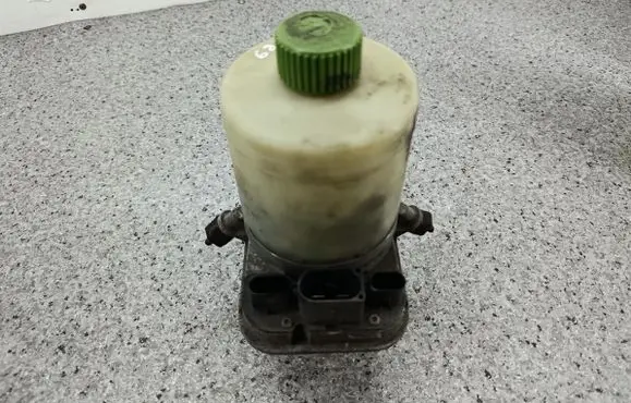 Volkswagen Polo IV 9N3 Power steering pump 6Q0423156AB