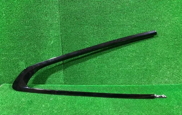 BMW 8 G15 Rear door window/glass frame 7456083