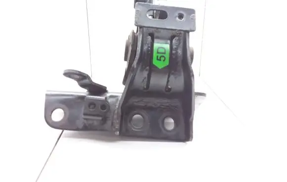 Toyota Corolla Verso E121 Engine mount bracket