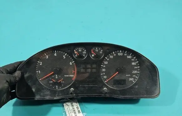 Speedometer (instrument cluster)