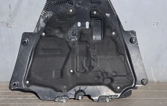 Dacia Sandero III Engine splash shield/under tray 758929087R