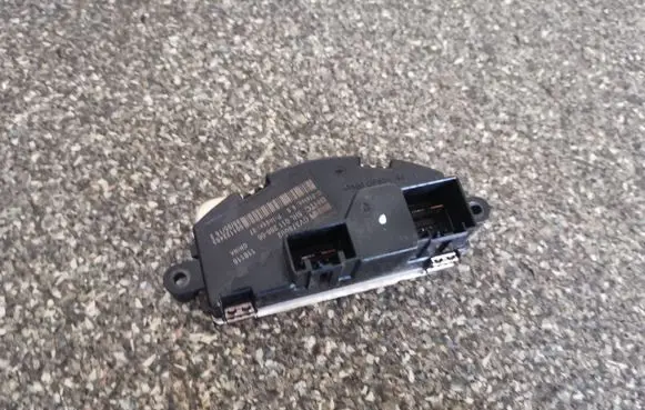 Dodge Durango Heater blower motor/fan resistor 5HL01126606