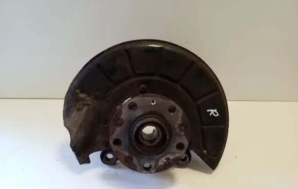 Volkswagen Eos Front wheel hub