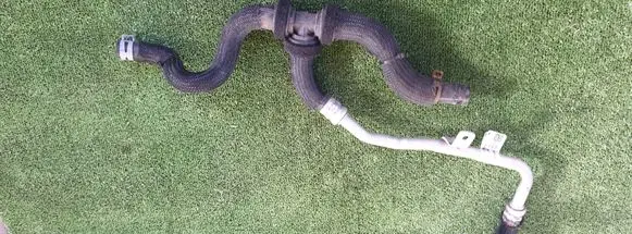 Engine coolant pipe/hose