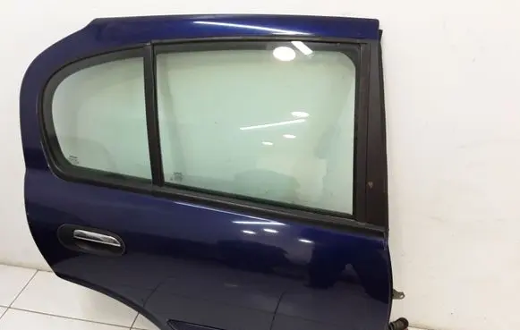 Nissan Almera N16 Rear door