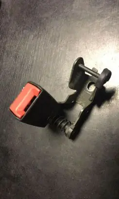 BMW 3 E46 Rear seatbelt buckle 8253871