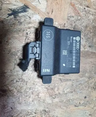 Audi A3 S3 8P Gateway control module 1K0907530G