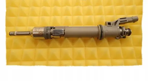 Audi A8 S8 D4 4H Fuel injector 07P906036C