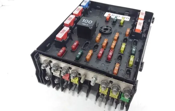 Volkswagen PASSAT B6 Fuse module 3C0937125 38451058