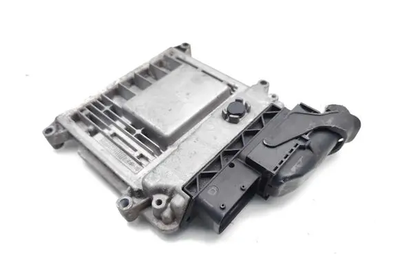 KIA Ceed Engine control unit/module 39110-2B500 0261201324 1039S20936