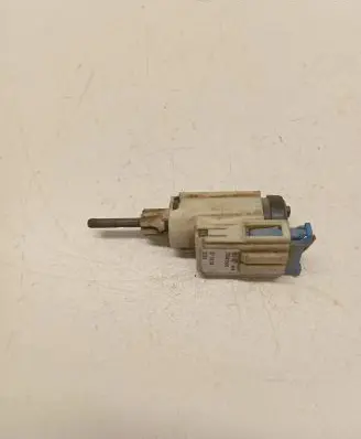 Volkswagen PASSAT B5 Brake pedal sensor switch 8E0927189B 19322005