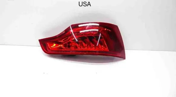 Tailgate rear/tail lights