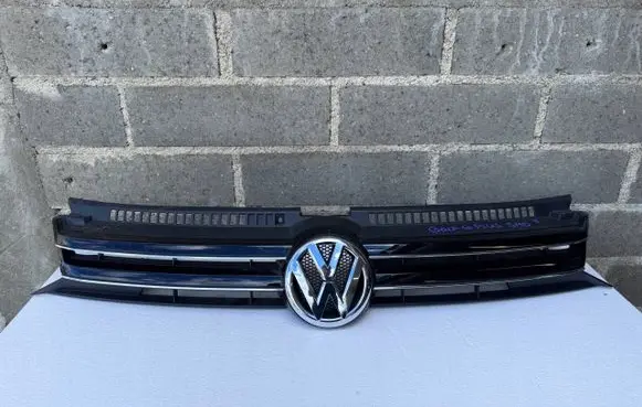 Volkswagen Golf Plus Front grill 5M0853653