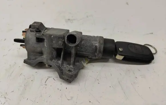Audi A4 S4 B5 8D Ignition lock 4B0905851B