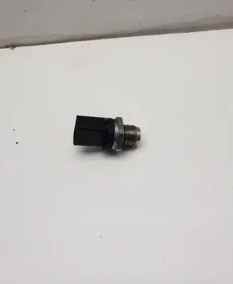 BMW 2 F22 F23 Fuel pressure sensor 0281006447 18060507819
