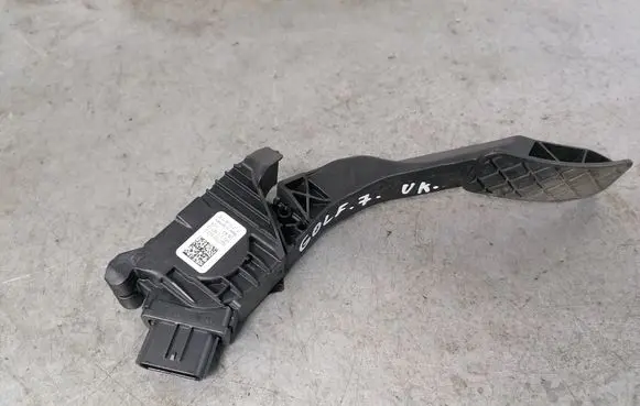Volkswagen Golf VII Accelerator throttle pedal 5Q2723503D