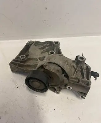 Opel Insignia A A/C compressor mount bracket 55562863 532274394