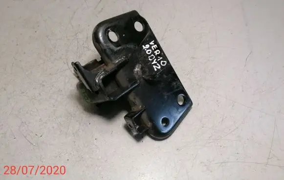 Engine mount bracket